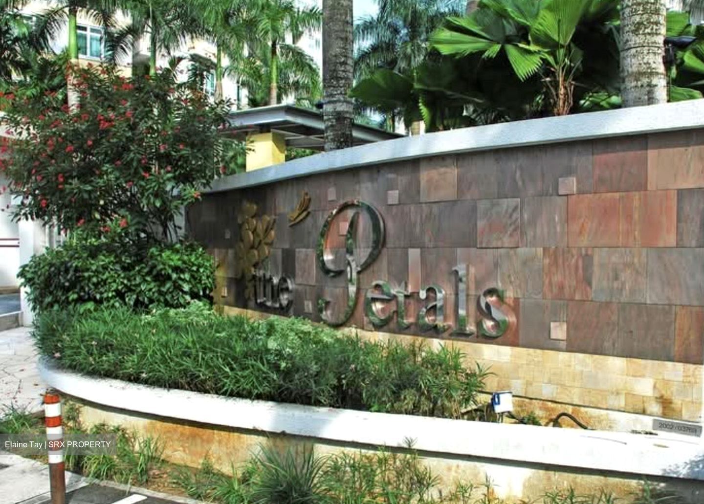 The Petals (D23), Retail #539619181